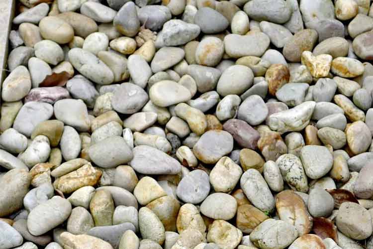 生产机制砂的常用石料各自的硬度及特点是什么？